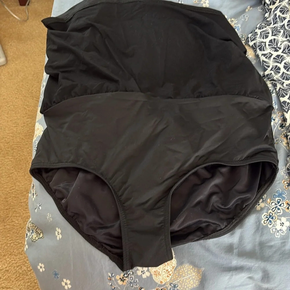 Black swim skirt with swim bottom attached, women’s 18W, Lands’ End, EUC